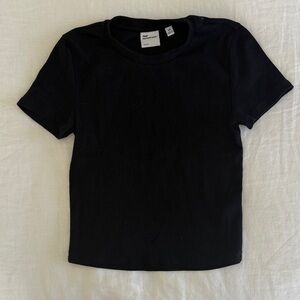 Aritzia TNA Black Crew Neck